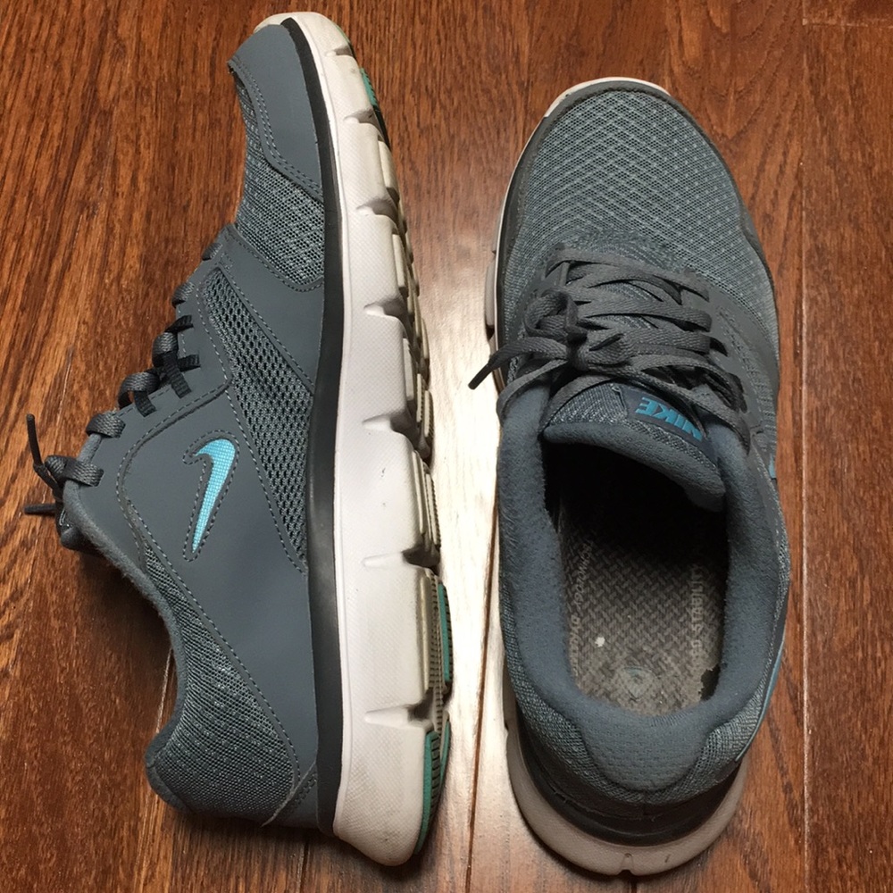 Nike Tennis Shoes